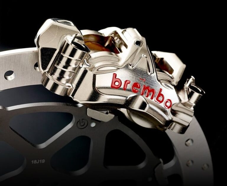 Étrier de frein Brembo et disque moto.